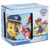 Dětský porcelánový hrnek s motivy z animovaného seriálu Paw Patrol (Tlapková patrola). Základní vlastnosti:dárkové balení. objem: 325 ml. rozměry (šxv): 8x9 cm. licenční výrobek. lze mýt v myčce. lze používat v mikrovlnce. 