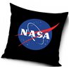 Oblíbený povlak na polštářek pro fanoušky vesmírné agentury NASA. Základní vlastnosti:rozměry (šxd): 40x40 cm. stejný vzor z obou stran. 100% polyester. licenční výrobek. zapínání na zip. praní na 30°C. 