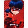 Dětská fleecová deka s motivem z animovaného seriálu Miraculous Ladybug (Kouzelná Beruška a Černý kocour). Základní vlastnosti:rozměry: 100x140 cm. 100% polyester, fleece. praní na 30°C. licenční výrobek. 